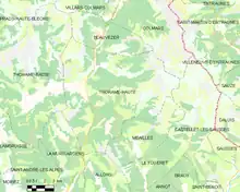 Carte élémentaire montrant les limites de la commune, les communes voisines, les zones de végétation et les routes