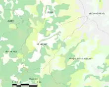 Carte élémentaire montrant les limites de la commune, les communes voisines, les zones de végétation et les routes