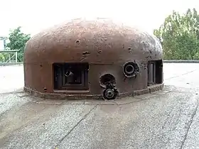 Cloche GFM marquée par des impacts d'obus de 88&nbsp;mm.