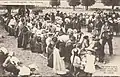 Un banquet de mariage à Locmariaquer vers 1920 (carte postale Henri Laurent).