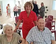 Marie-Françoise Falempe, maire avec Mme Gambiez, ancienne directrice d'école et Denis Gambiez, maire de 1971 à 2001. Lors de l'inauguration des travaux du foyer rural, le 8 septembre 2023. M. Gambiez, maire avait inauguré l'ouverture du foyer le 10 mars 1984.