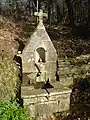 La fontaine proche de la chapelle Notre-Dame de Lanriot.