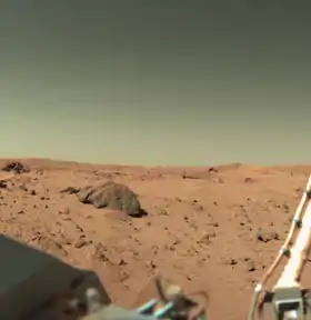 Photo prise par Viking Lander 1 le 11 février 1978. Le rocher situé à gauche mesure 2&nbsp;mètres de large.