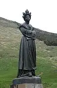 Autre statue de la Vierge seule.