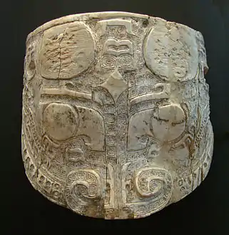 Masque taotie, ivoire. Dynastie Shang XIe siècle av. n.è. Chine.