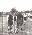 Match amical en 1930 ; Young Perez se trouve au centre