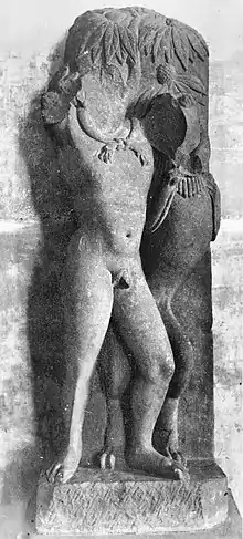 L' Héraclès de Mathura, statue d'Héraclès étranglant le lion de Némée découvert à Mathura. Pour une photographie récente, voir . Début du IIe siècle de notre ère.