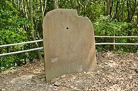 Monolithe au sud.