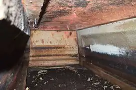 À l'intérieur de la chambre funéraire.