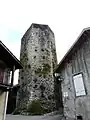 La tour pentagonale du XIe siècle.