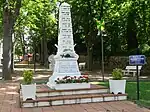 La place : le monument aux morts