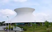 Gyo Obata (en) : Planétarium James S. McDonnell, Science Center de Saint-Louis (1991).