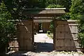 Porte donnant sur le jardin et le pavillon.