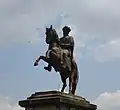 La statue équestre.
