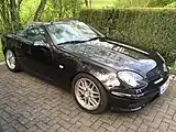 SLK ouverte (modèle de pré-lifting avec extérieur modifié individuellement tel que la calandre, les pneus et les tabliers peints).