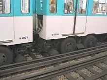 Vue sur deux bogies de deux voitures de MP59.