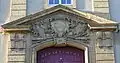 Fronton du portail.