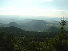 Vue depuis le Grand Testavoyre sur les autres sucs du Meygal.