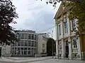 La maison du cheminot et une école