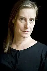 Portrait en couleur, en buste, de De Mey
