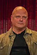 Michael Chiklis interprète Victor « Vic » Mackey.