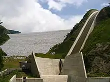 Barrage de Minamiaiki, réservoir supérieur de la centrale de Kannagawa (940 MW).