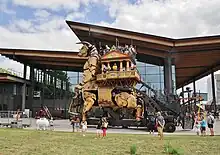 La Halle de La Machine et le Minotaure.
