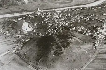 Au premier plan, la Tuma Tschelli, à gauche la Tuma Casti et au second plan la Tuma Turera. Photo de Walter Mittelholzer (1925).