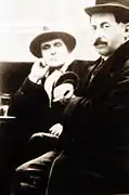 Amedeo Modigliani et Adolphe Basler à La Rotonde (c. 1918).
