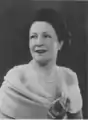 Momtaz ol-Molouk, épouse Naghdi (sa sœur)