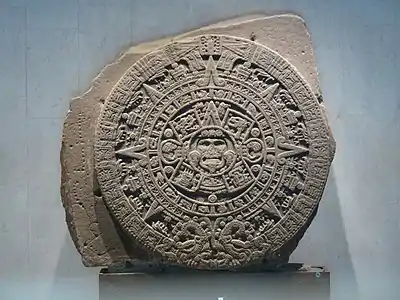 Monolithe dit « Pierre du Soleil » relatant la cosmogonie aztèque (v.&nbsp;1479, Musée national d'anthropologie, Mexico).