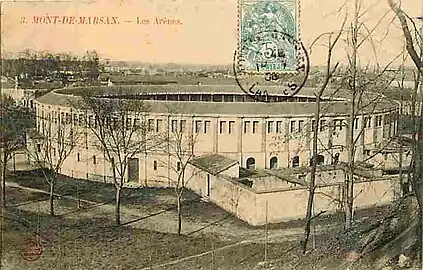 Les arènes et le toril, dans leur première version