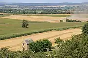 Vue depuis l'église. Au premier plan, la chapelle Notre-Dame-Protectrice-des-Petits-Enfants.