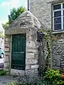 L'ancien puits à l'angle des rues de Meaux et d'Ermenonville.