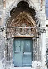Portail latéral nord du XIVe siècle.