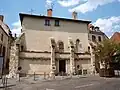 Côté donnant sur la place de la Comédie.