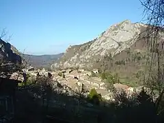 Village de Montségur et roc de la Mousse (1&nbsp;126&nbsp;m).
