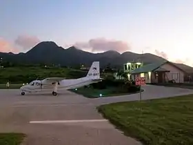 Piste de l'aéroport de John A. Osborne.