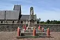 Le monument aux morts.