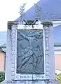 La sculpture.
