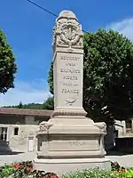 Le monument aux morts de Beynost.