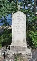 Monument&nbsp;qui rappelle la tragédie de la noyade du père Couët et de ses compagnons sur la rivière Chicoutimi, au barrage du Partage-des-Roches, à Laterrière.