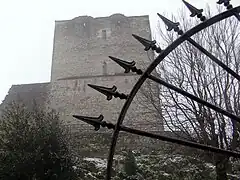 Le donjon du XIVe&nbsp;siècle de l'ancien château.