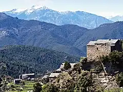 Maison de l'Alpa et la chapelle.