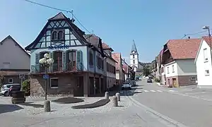 Mairie et église.