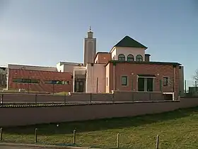 La mosquée d'Hérouville Saint-Clair et son minaret.