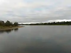 Le plan d'eau.