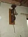 Contrôleur de vitesse à boules de Watt dans le moulin « moderne » (voir note 1 ci-dessous).