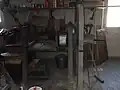 Mécanisme de levage des sacs depuis le niveau supérieur dans le moulin « moderne ».