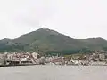 Le mont Hakodate avec la ville au premier plan.